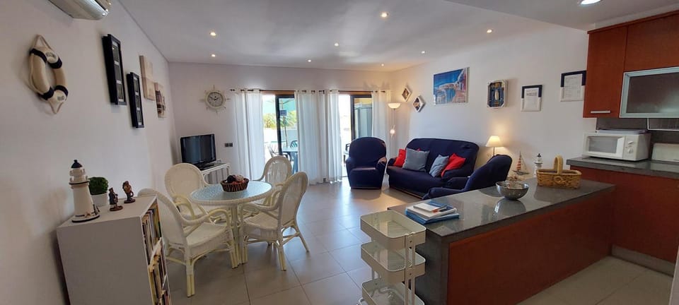 Living room, Dining area, Entertainment, Meals