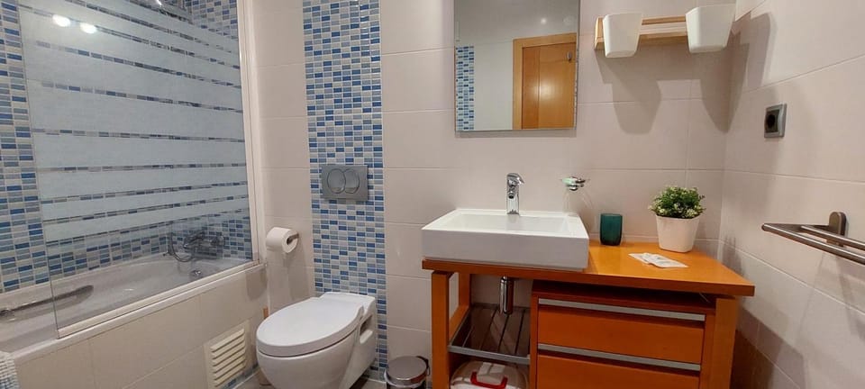 Hot Tub, Bathroom