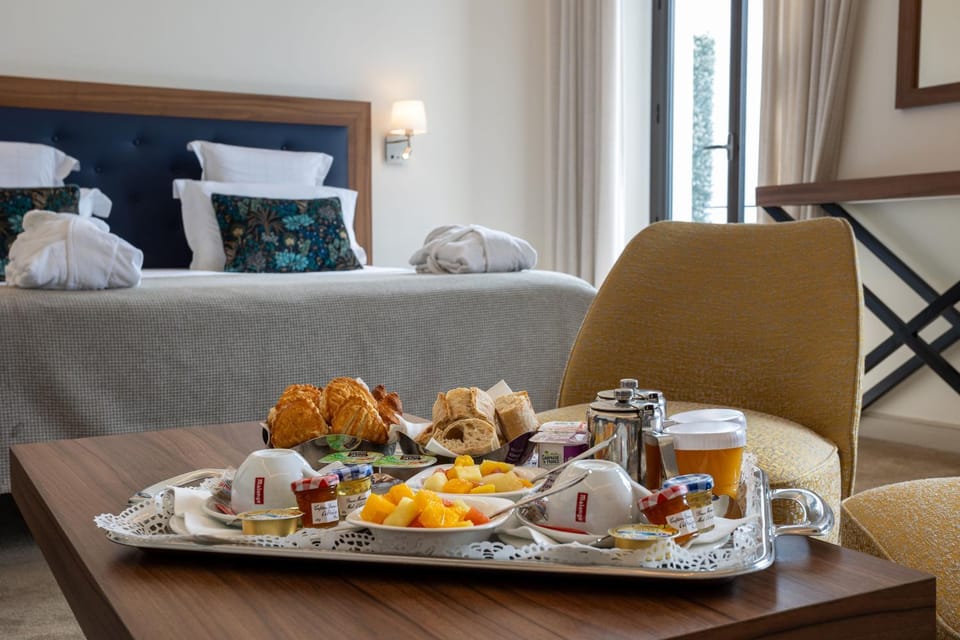 Bed, Food and drinks, Photo of the whole room, Bedroom, Food, Breakfast, Continental breakfast, Drinks