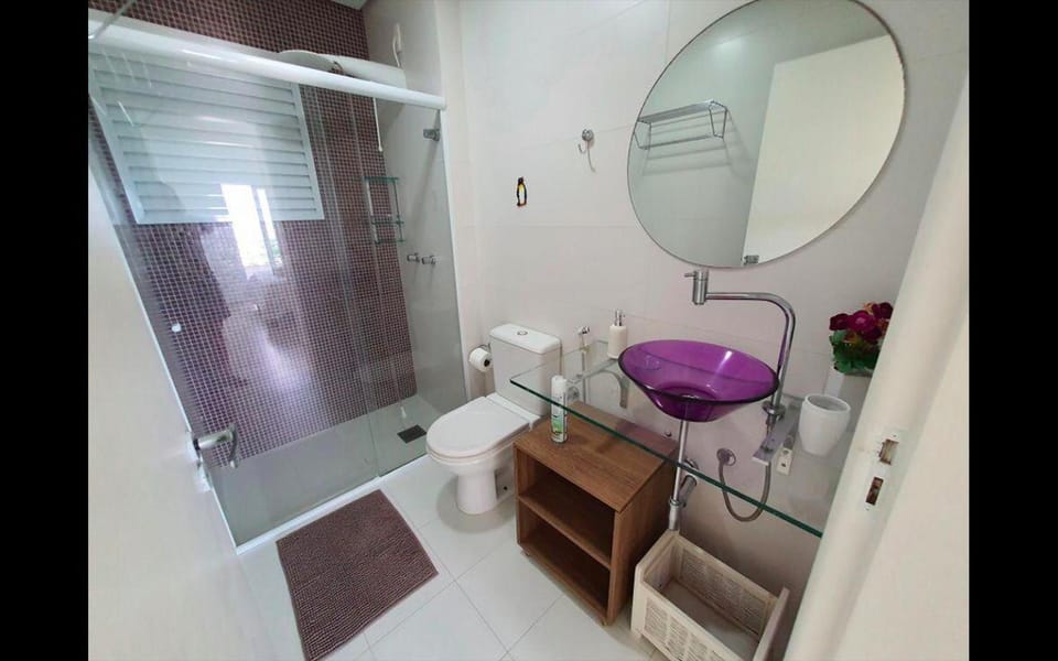 Shower, Toilet, towels