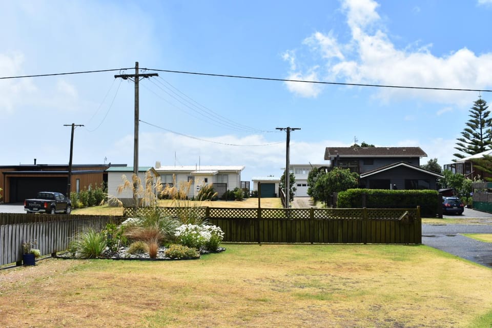 Neighbourhood, Garden