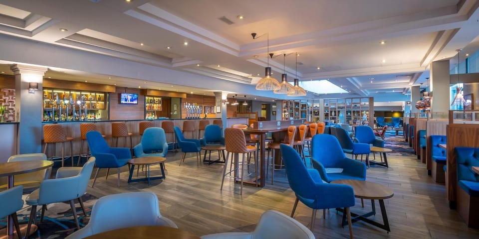Restaurant/places to eat, Lounge or bar, Drinks, Alcoholic drinks, Non alcoholic drinks