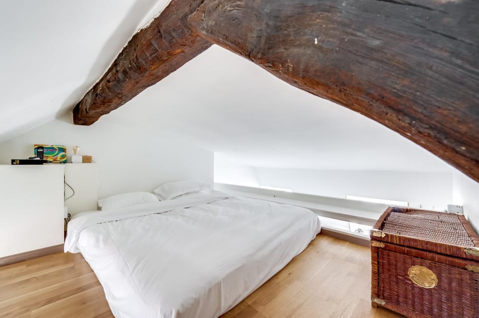 Châtelet, rue de la Ferronnerie - ID 161 Apartment in Paris