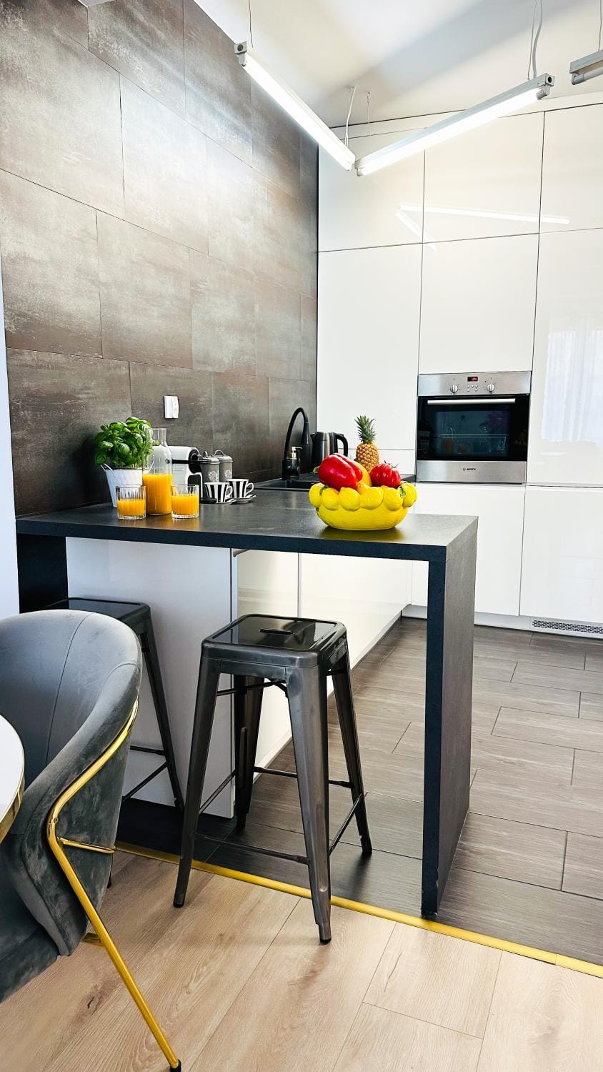 Kitchen or kitchenette, Dining area, oven, stove