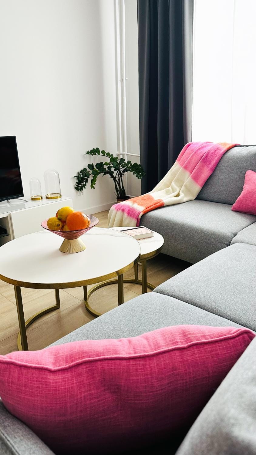 Bed, TV and multimedia, Living room, Photo of the whole room, Seating area