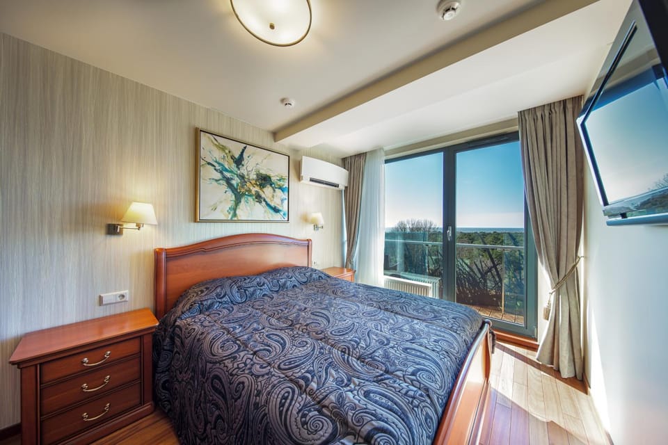 Bed, Balcony/Terrace, Bedroom