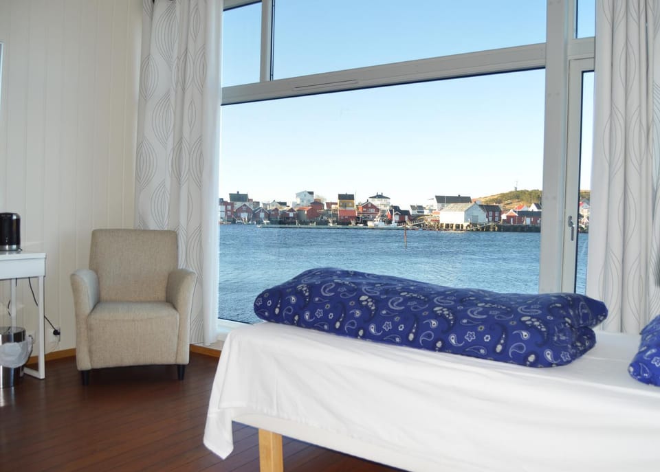 Bed, View (from property/room), Photo of the whole room, Landmark view, Sea view