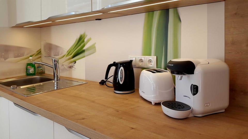 Coffee/tea facilities, Kitchen or kitchenette