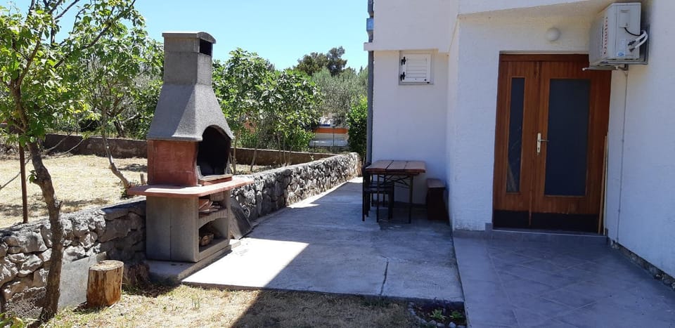 Apartments & Rooms Luka Bed and Breakfast in Zadar County