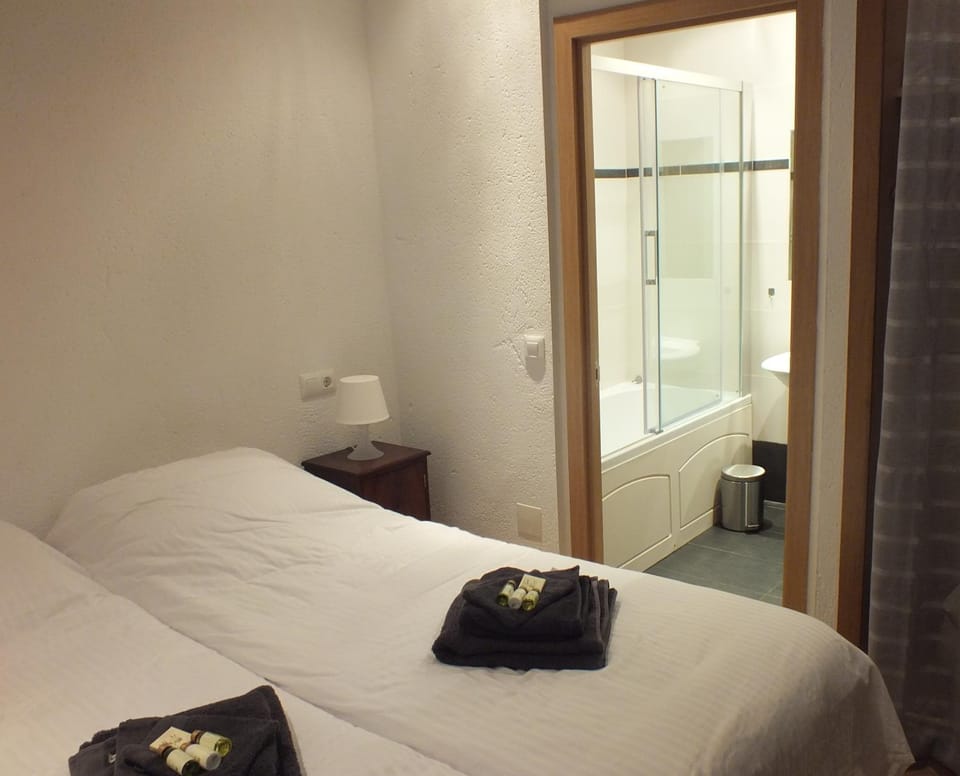 Shower, Bathroom, Bedroom