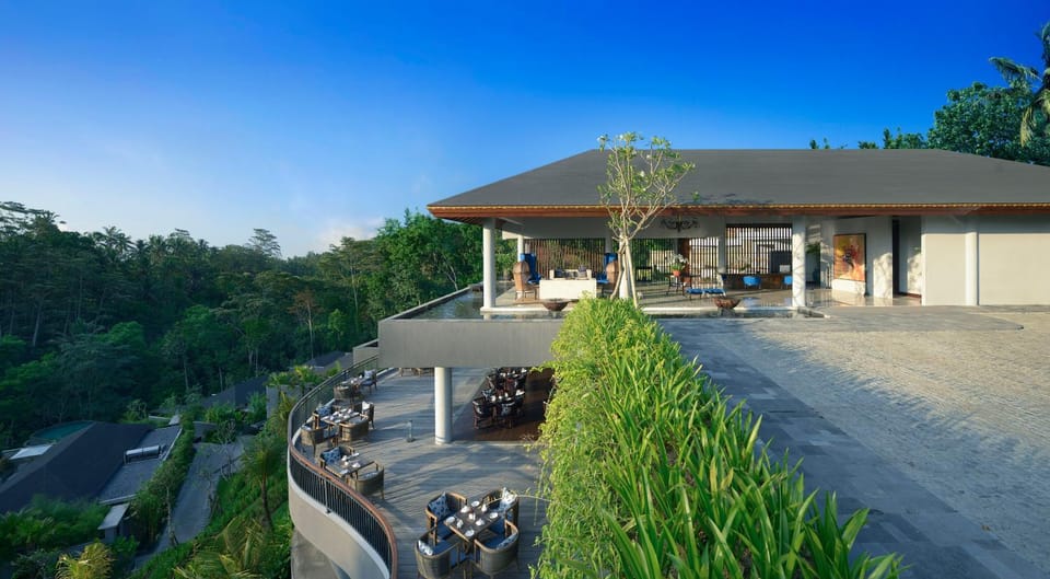 Facade/entrance, Lobby or reception, Landmark view