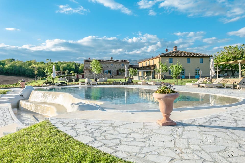 Property building, Facade/entrance, Garden, View (from property/room), Garden view, Pool view, Swimming pool
