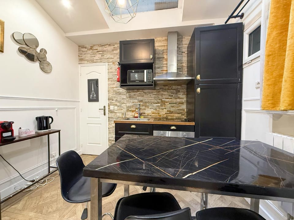 38 Atelier Mona Lisa Apartment in Paris