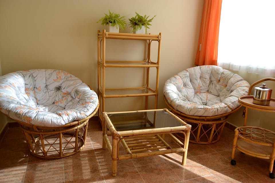Living room, Lounge or bar