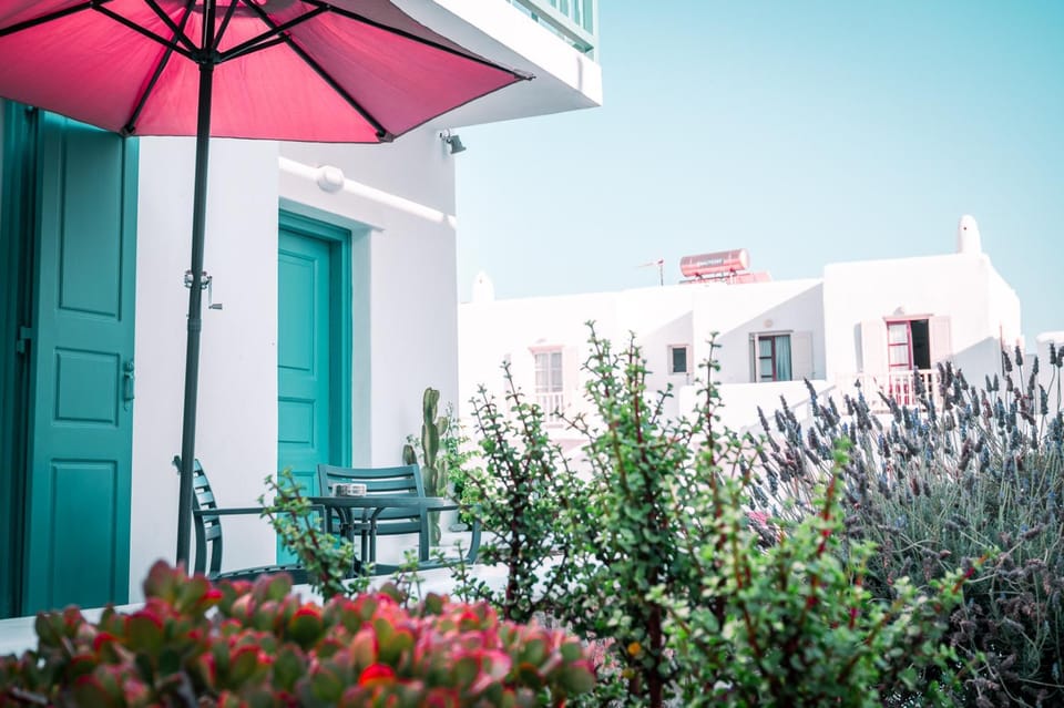 Property building, Patio, Garden, Balcony/Terrace, Garden view