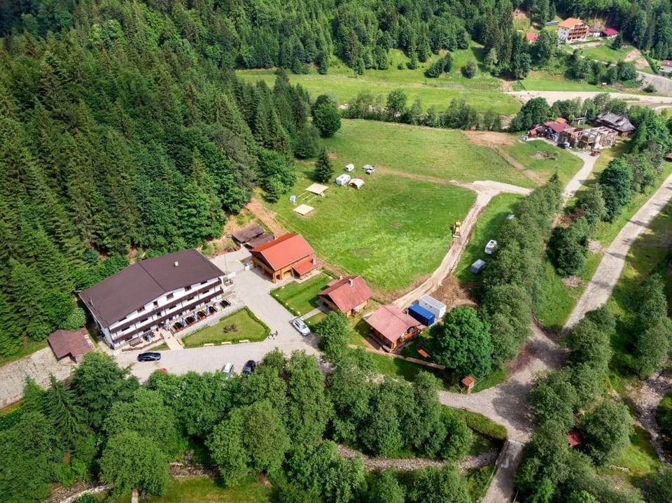 Property building, Day