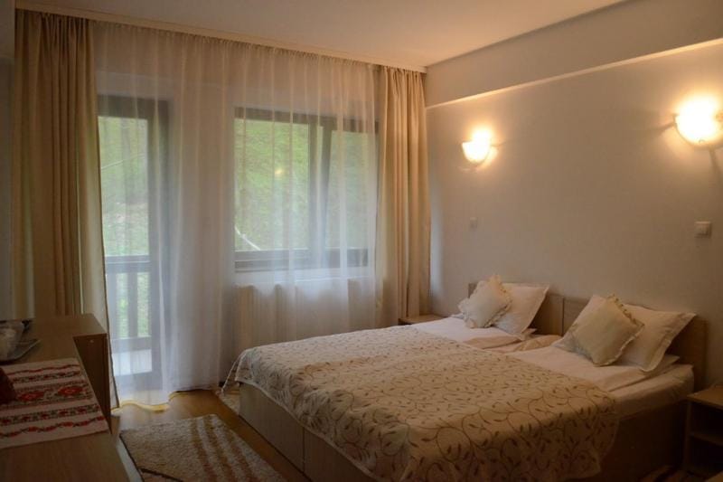 Pensiunea Stejarul Bed and Breakfast in Romania
