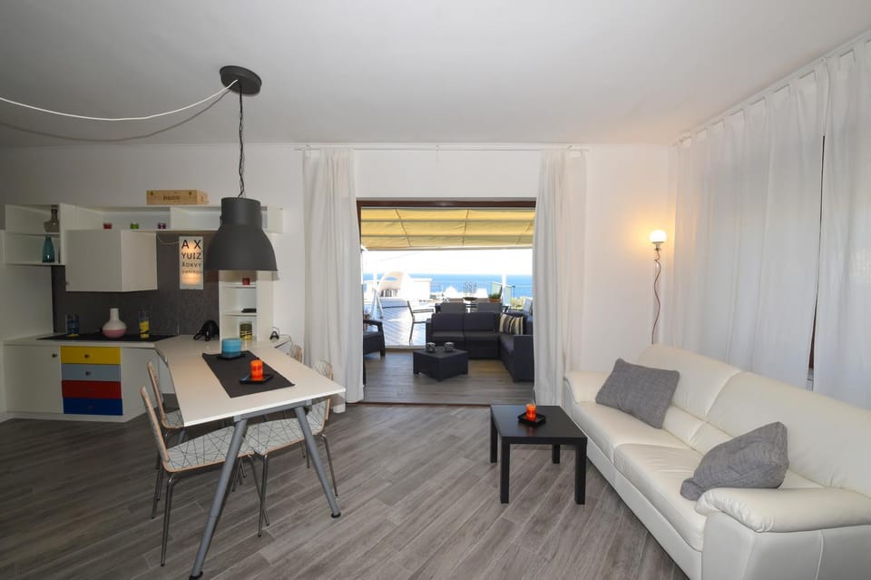 Living room, Sea view