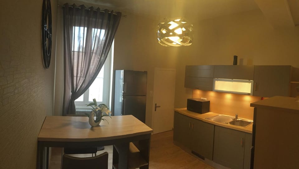 Coffee/tea facilities, Kitchen or kitchenette, Dining area