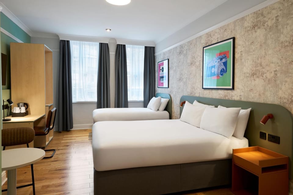 Bed, Coffee/tea facilities, Photo of the whole room, Seating area, Bedroom