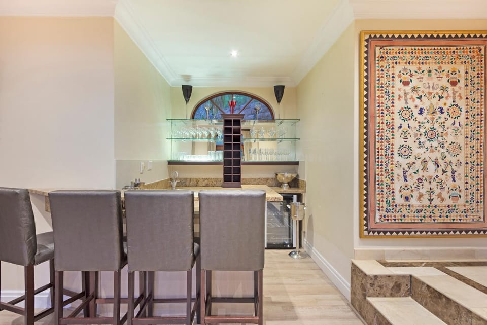 Luxury Serviced Villa in Constantia Villa in Cape Town