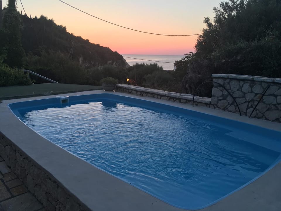Swimming pool, Swimming pool