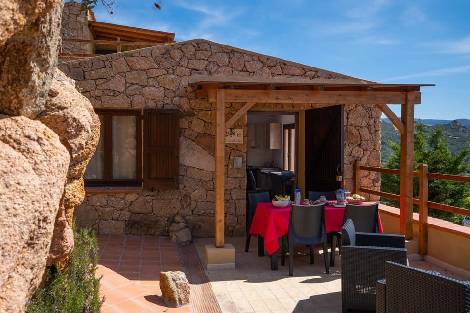 Property building, Patio, Natural landscape, View (from property/room), Balcony/Terrace, Dining area, Mountain view, locker