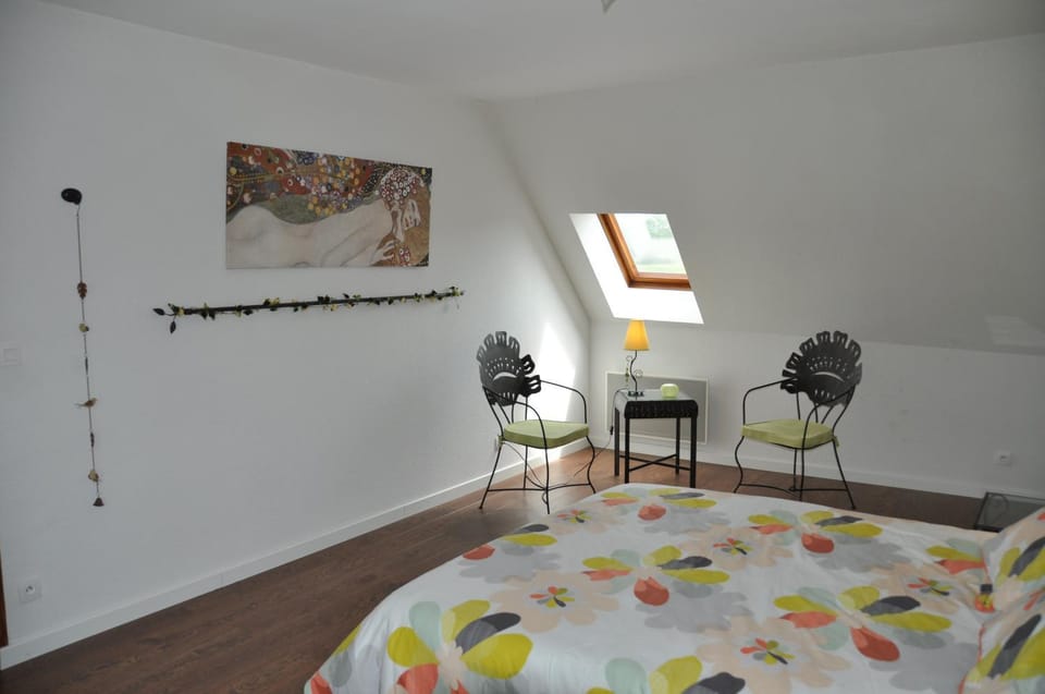 Bedroom, Garden view, Lake view, Pool view