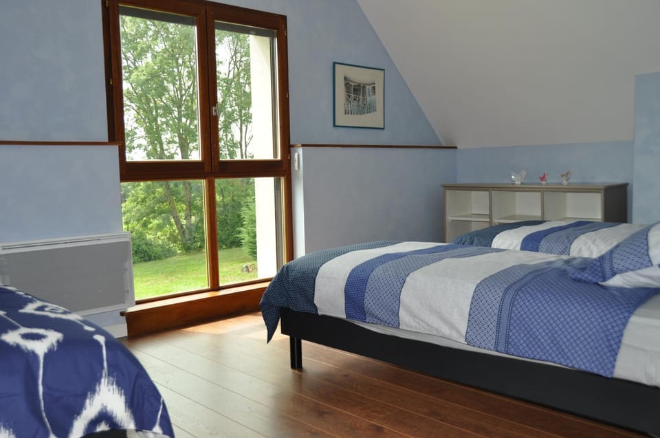 Bedroom, Pets, Garden view