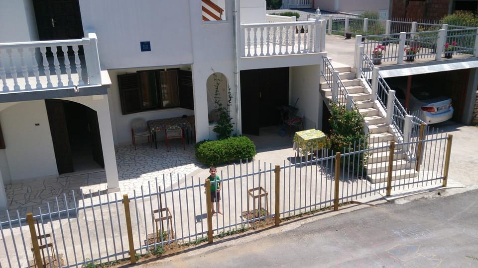 Patio, Facade/entrance, Balcony/Terrace, On site, Street view