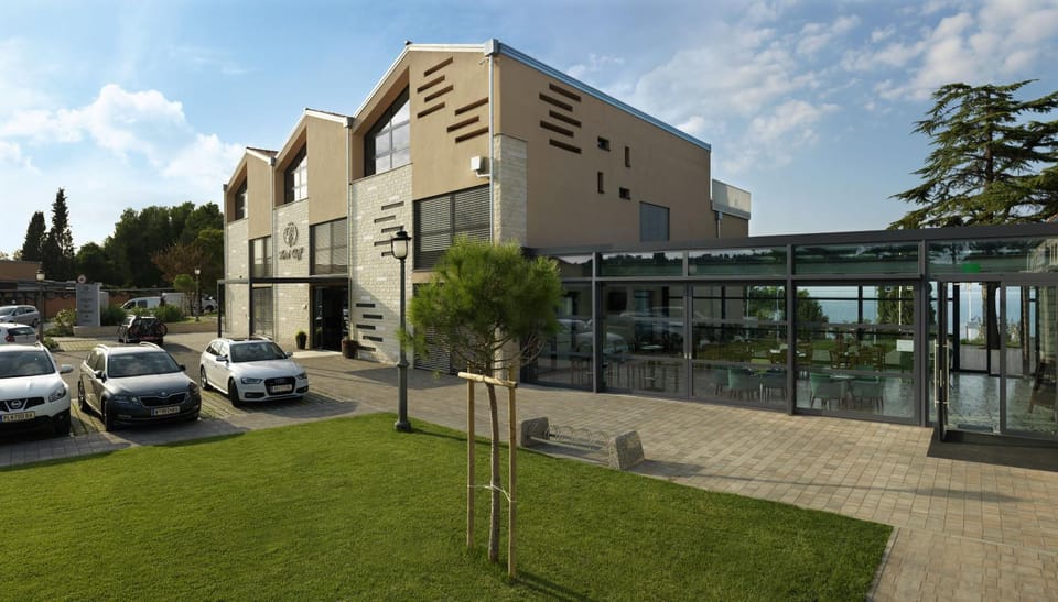 Property building, Facade/entrance