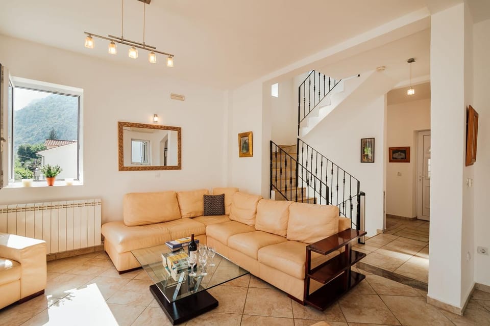 Toilet, Other, Seating area, Floor plan