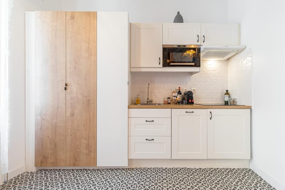 Kitchen or kitchenette