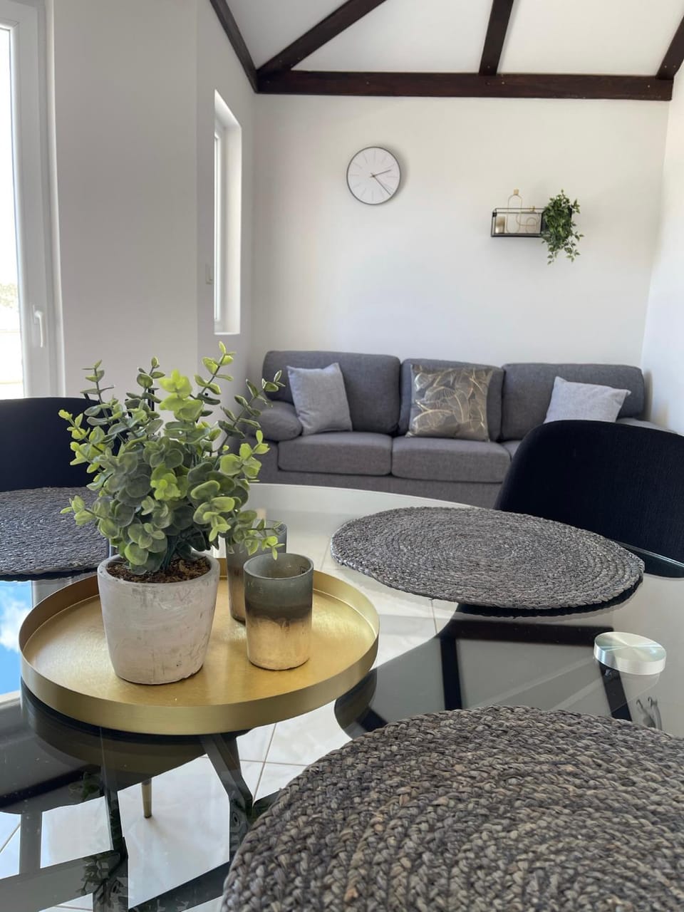 Living room, Seating area