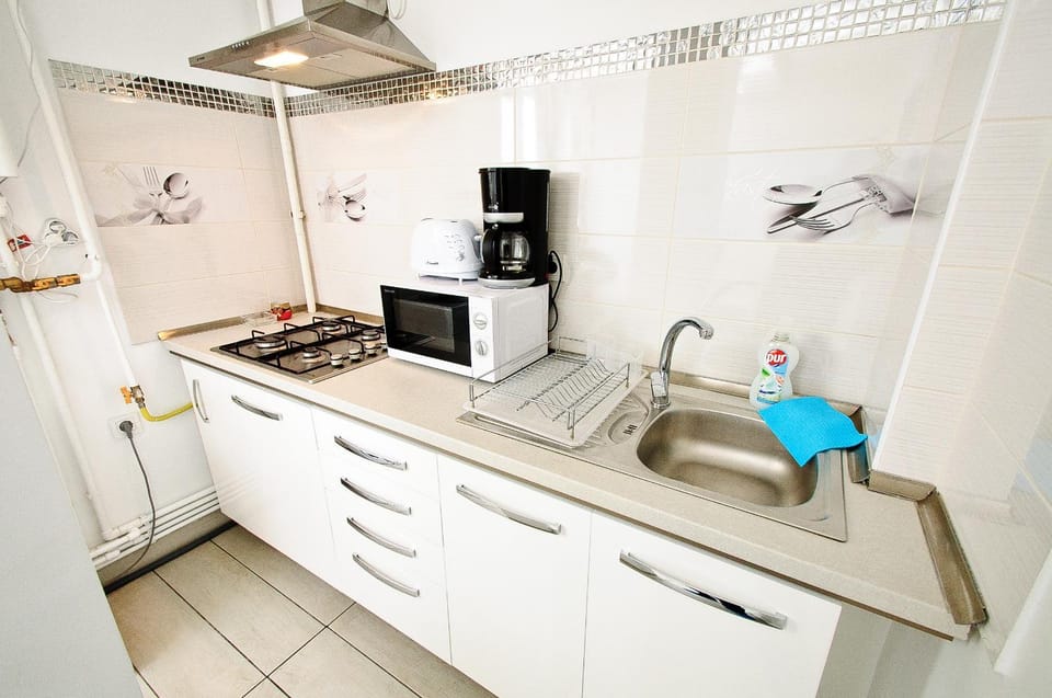 Coffee/tea facilities, Kitchen or kitchenette, Dining area