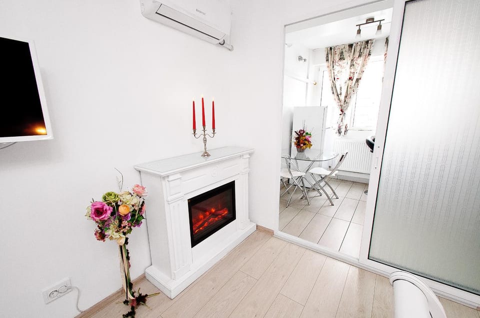 TV and multimedia, Photo of the whole room, Decorative detail, Area and facilities