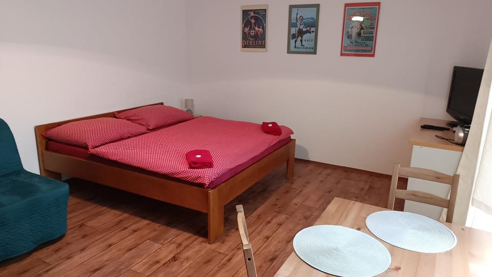 Bed, Photo of the whole room