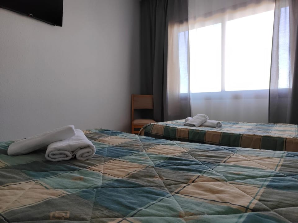Bed, towels