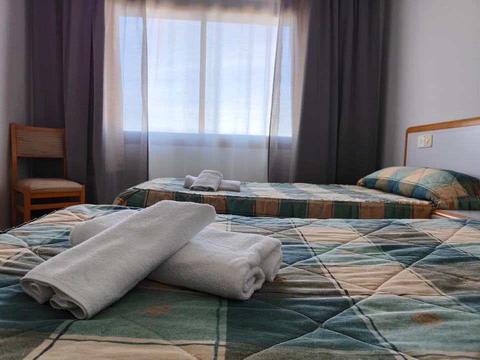Bed, towels