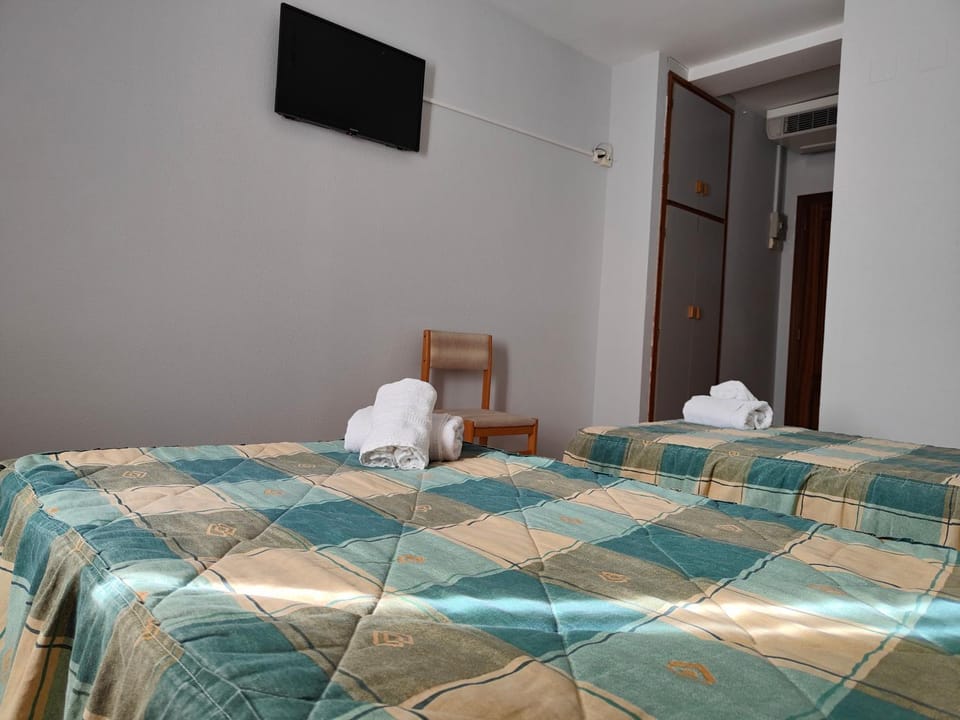 Bed, TV and multimedia, towels