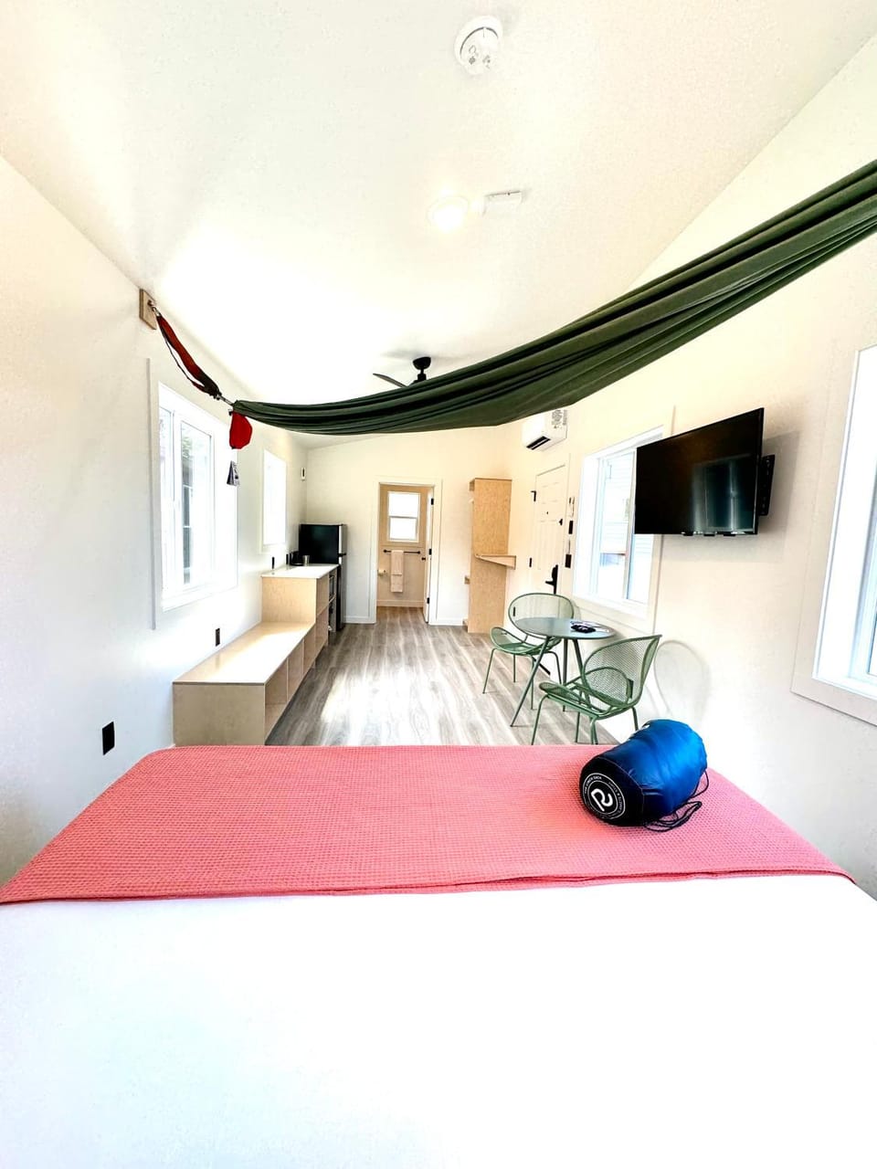 Bed, Seating area, Bedroom