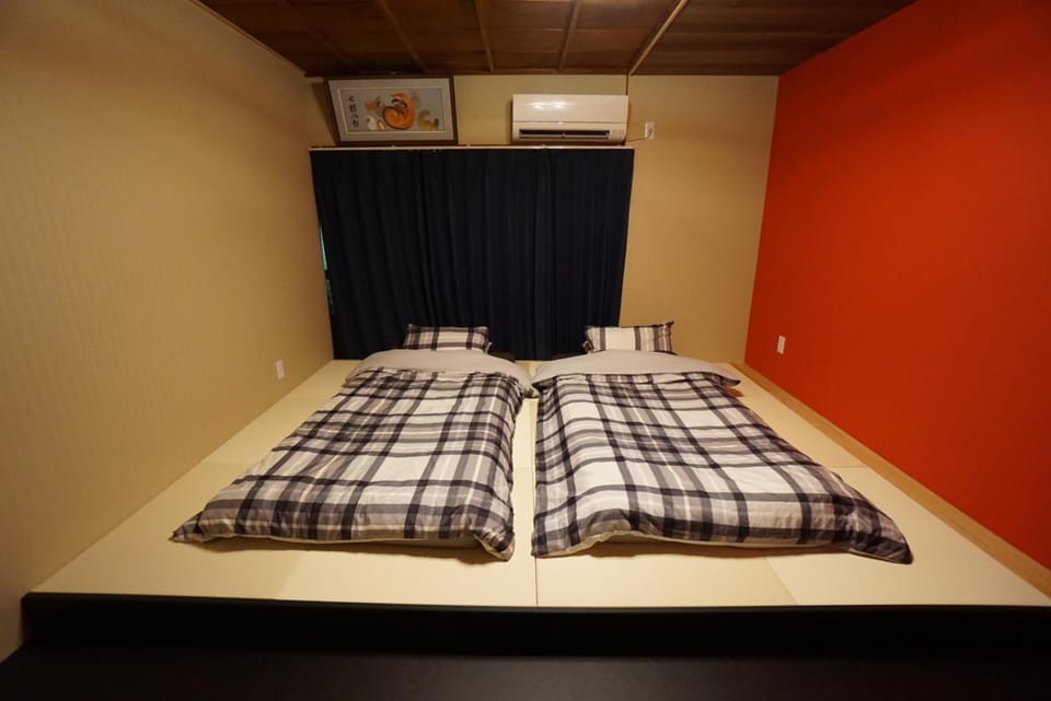 Photo of the whole room, Bedroom, air conditioner