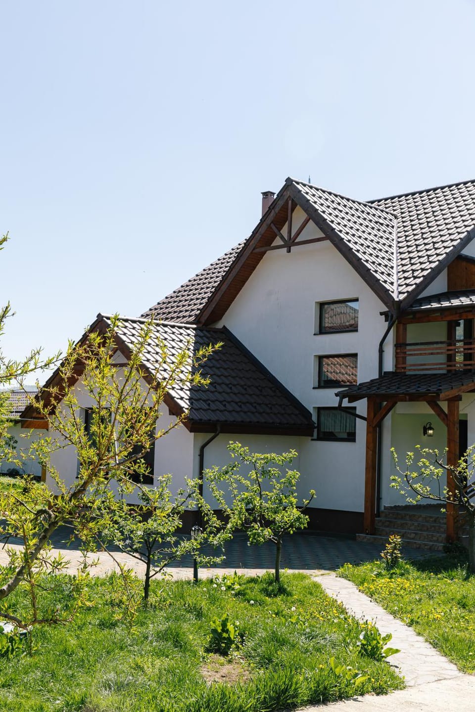 Property building, Spring, Day, Garden, Garden view