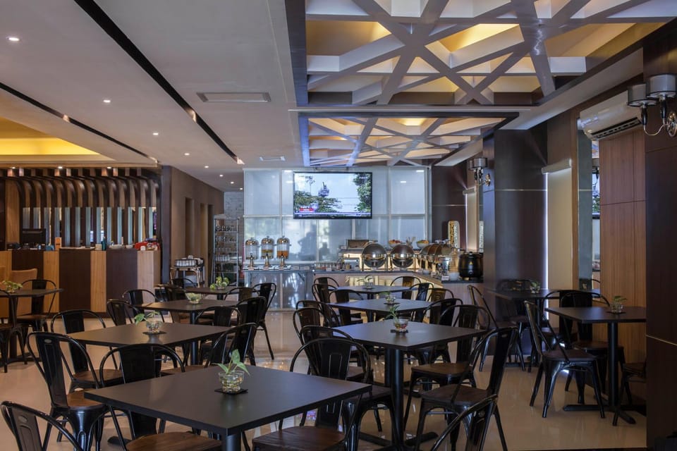 Restaurant/places to eat, Lounge or bar