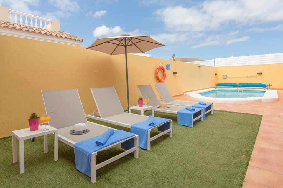 Villa Bella Lucia 1. Piscina Climatizada, WiFi, BBQ. Villa in Corralejo