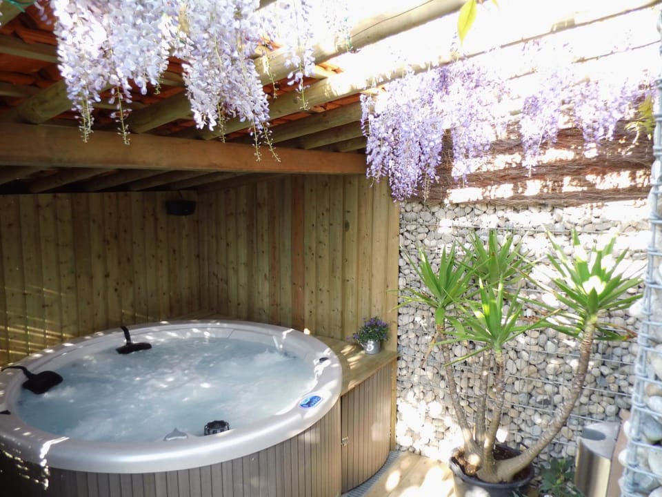 Hot Spring Bath, Hot Tub