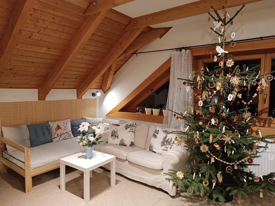 Bed, Living room, Decorative detail, Seating area, Bedroom