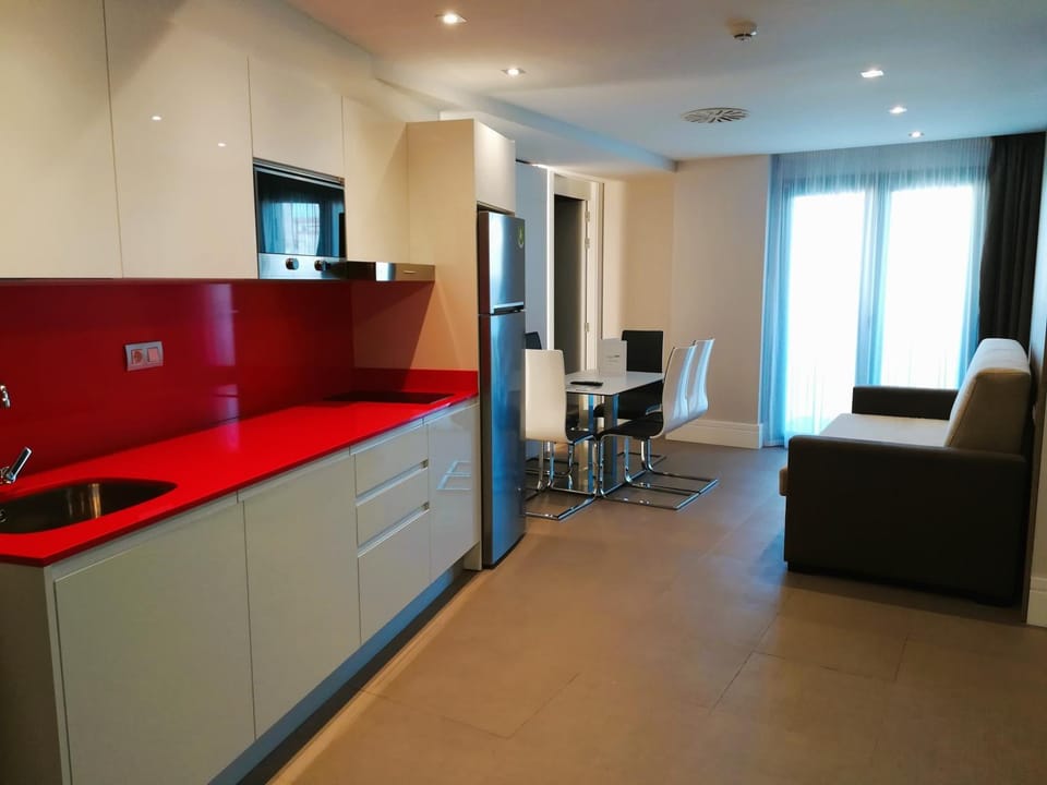 TV and multimedia, Living room, Seating area, Dining area