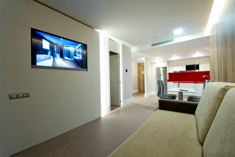 TV and multimedia, Kitchen or kitchenette, Seating area