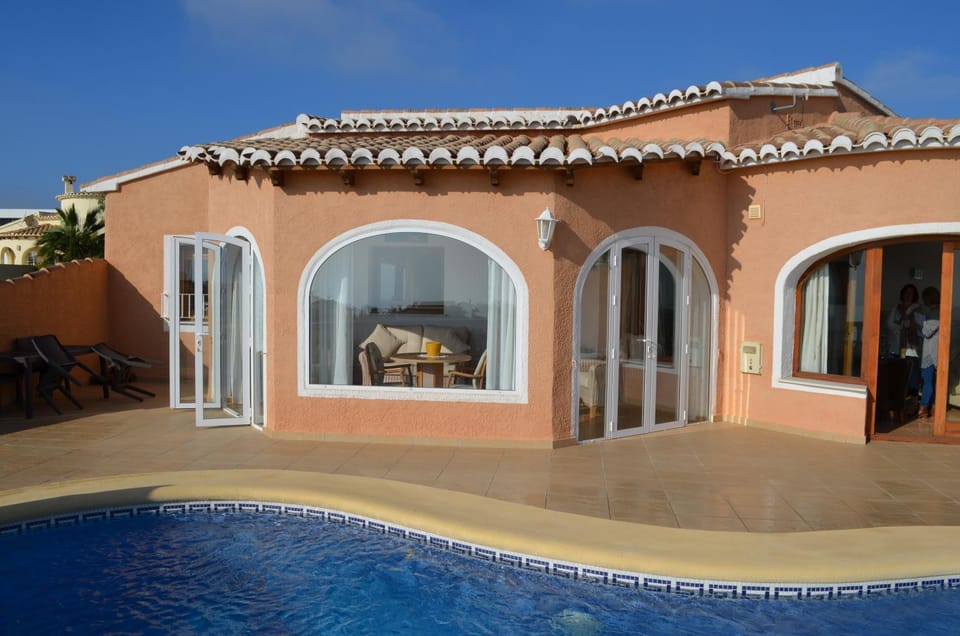 Property building, Balcony/Terrace, Swimming pool